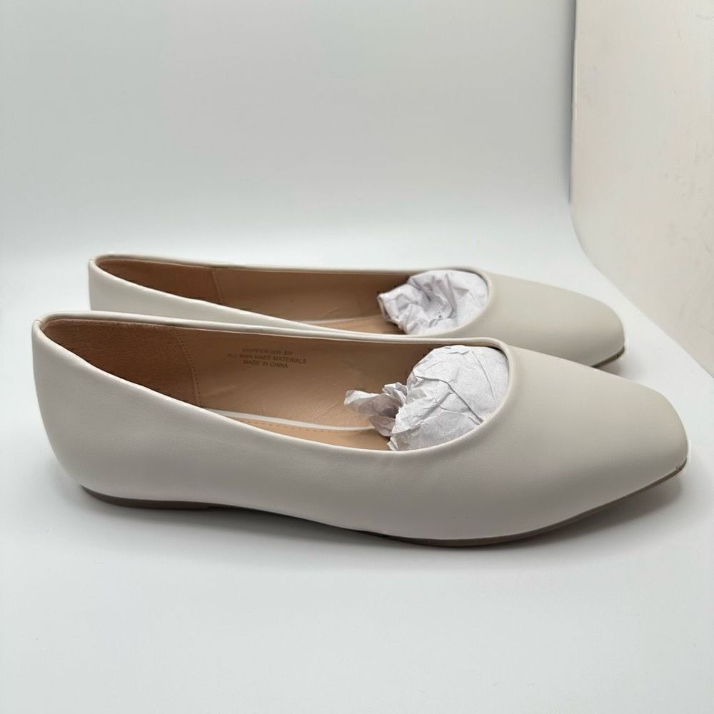 CUSHIONAIRE Women's Flat with +Memory Foam 8 WIDE IVORY